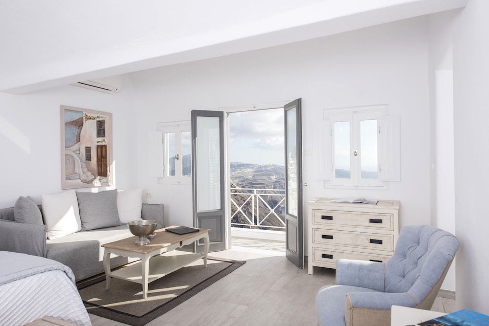 Aqua Luxury Suites 48/75