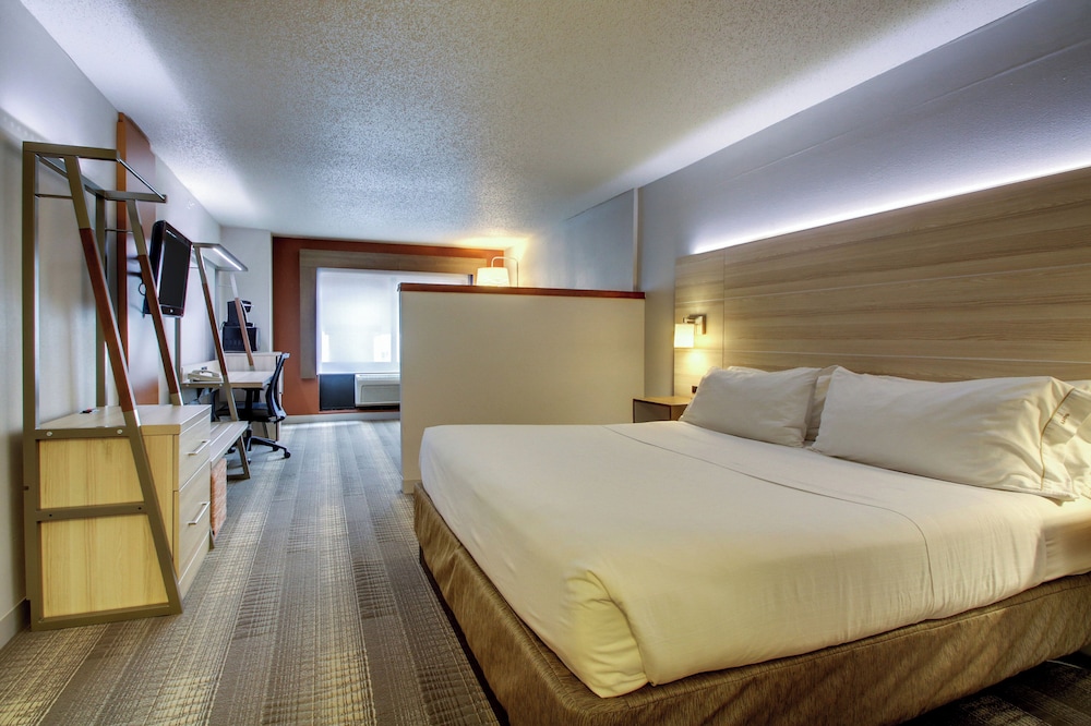 Holiday Inn Express Milwaukee N Brown Deer Mequon 20/67