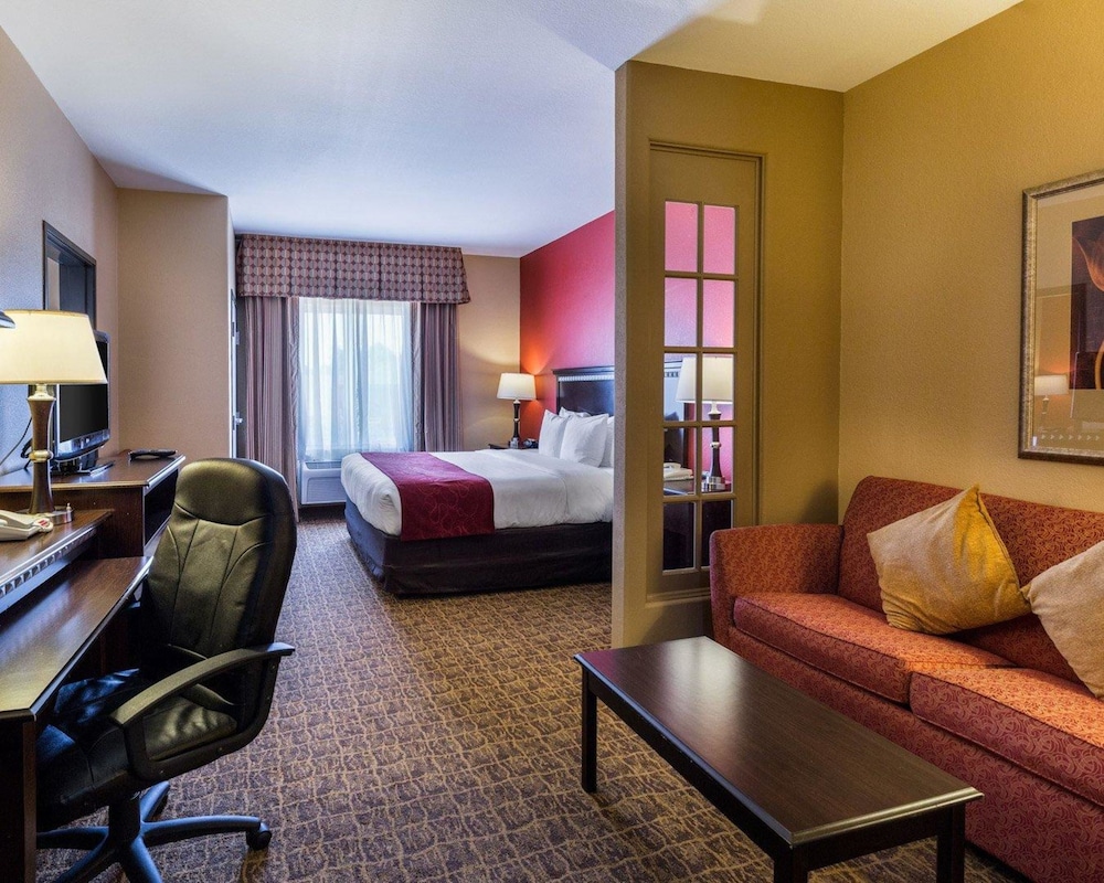 Spark By Hilton Pearland 27/37