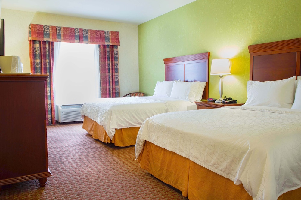 Holiday Inn Express Hotel And Suites Center Tx 16/76