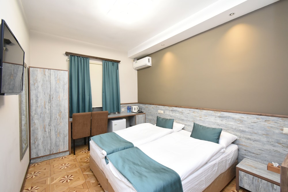 Yerevan Boutique Hotel 32/64