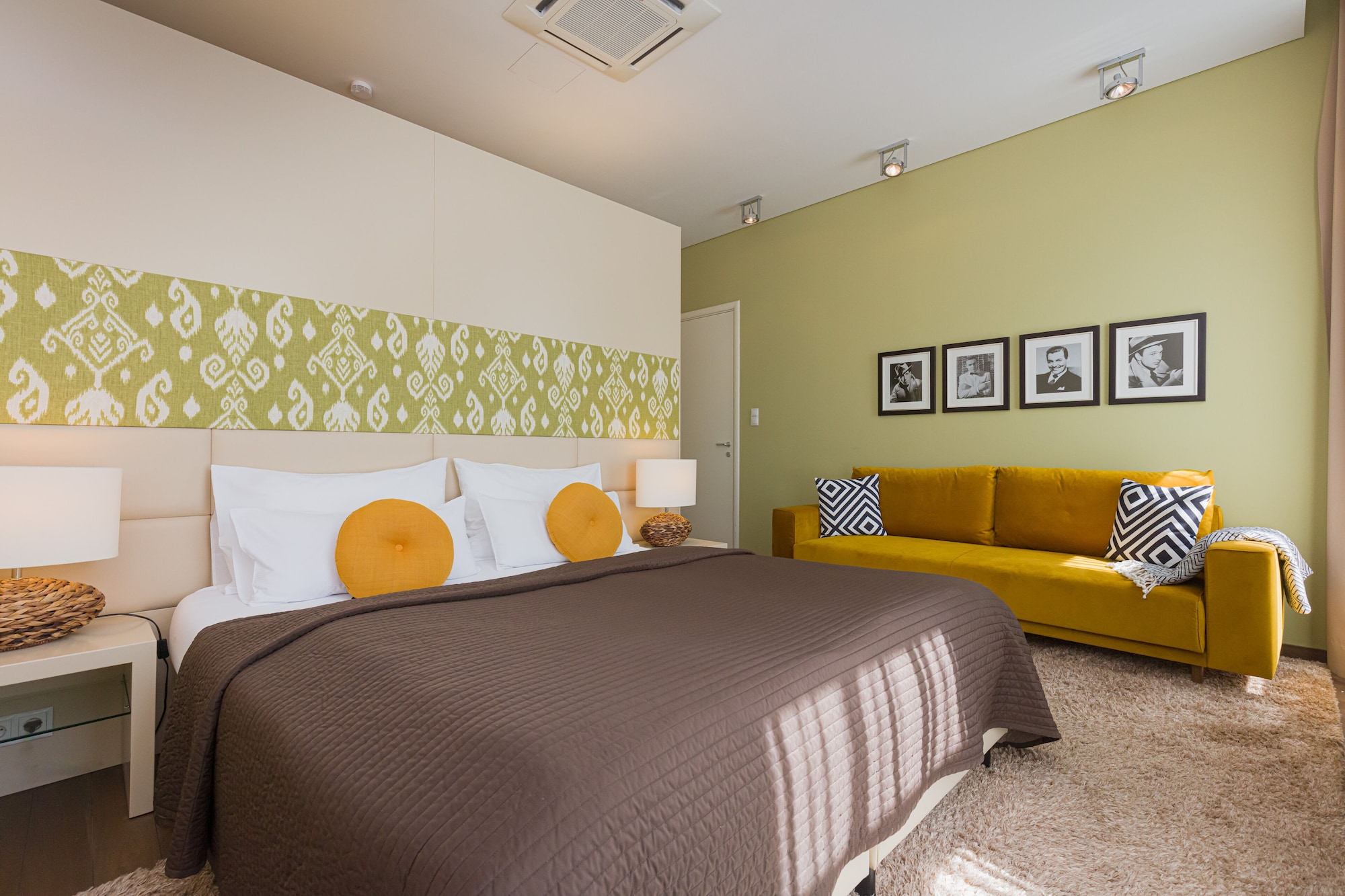شقة كلاسيكية بسرير مزدوج وسرير فردي بغرفة نوم واحدة