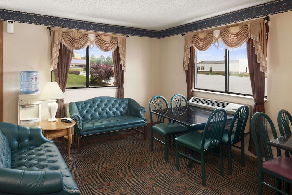 Red Roof Inn Mansfield 20/26