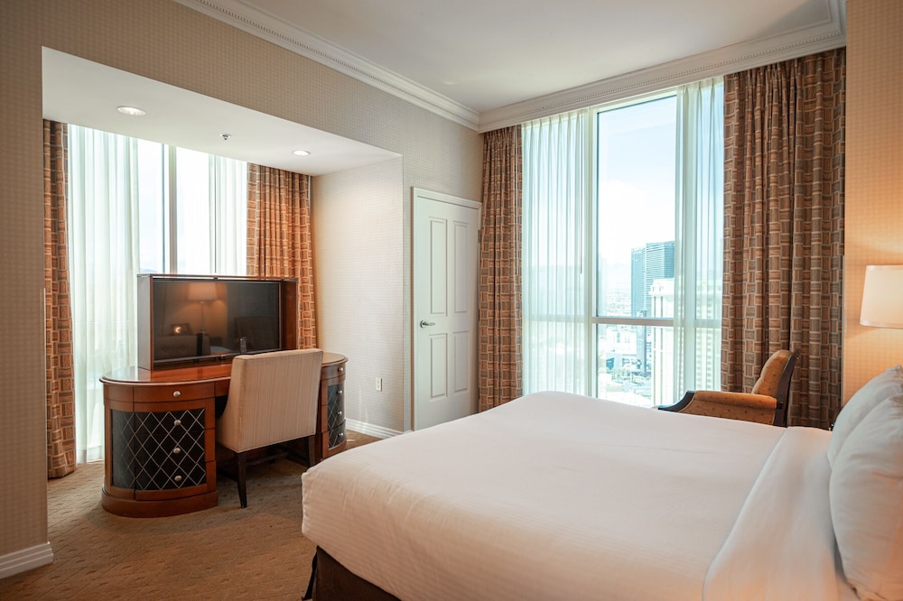 1 BEDROOM, ELITE, SUITE, MOUNTAIN VIEW, JETTED TUB, BALCONY