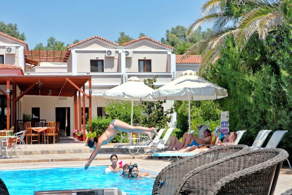 Pasiphae Hotel 13/72
