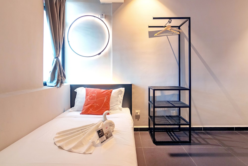 Ink Hotel 27/39