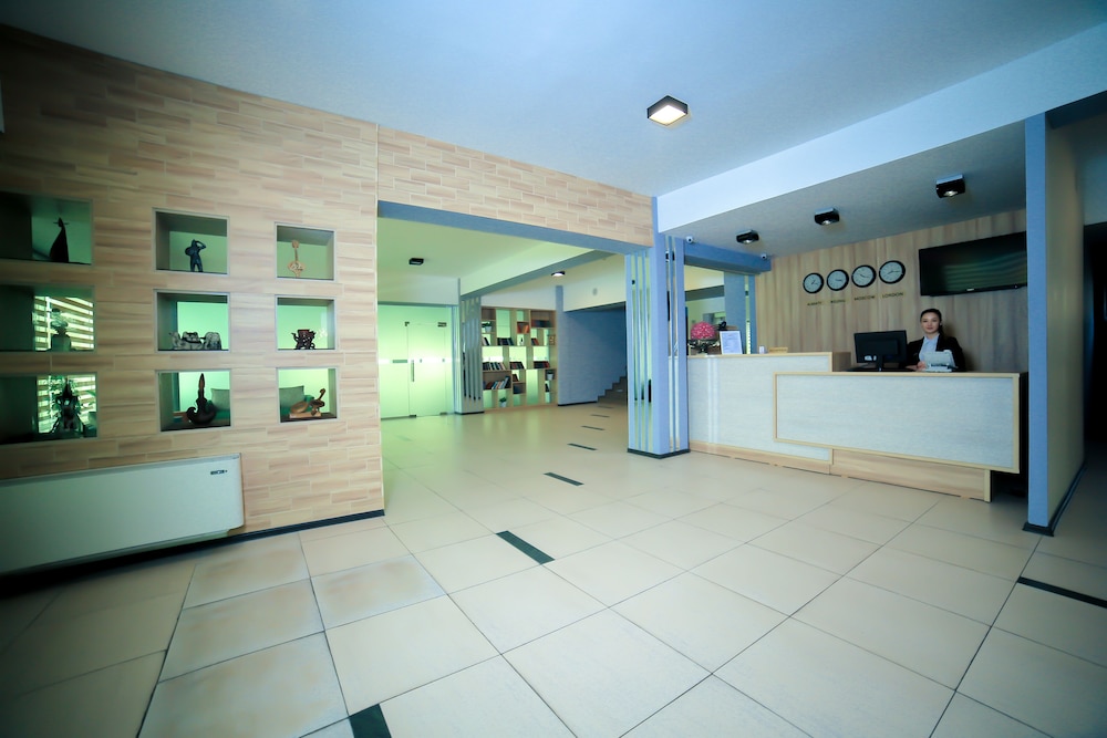 Astra Hotel 7/41