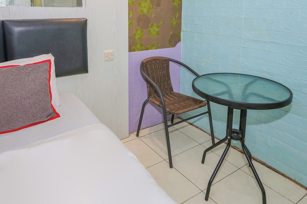 OYO 498 Green Lake View Ciputat 49/65