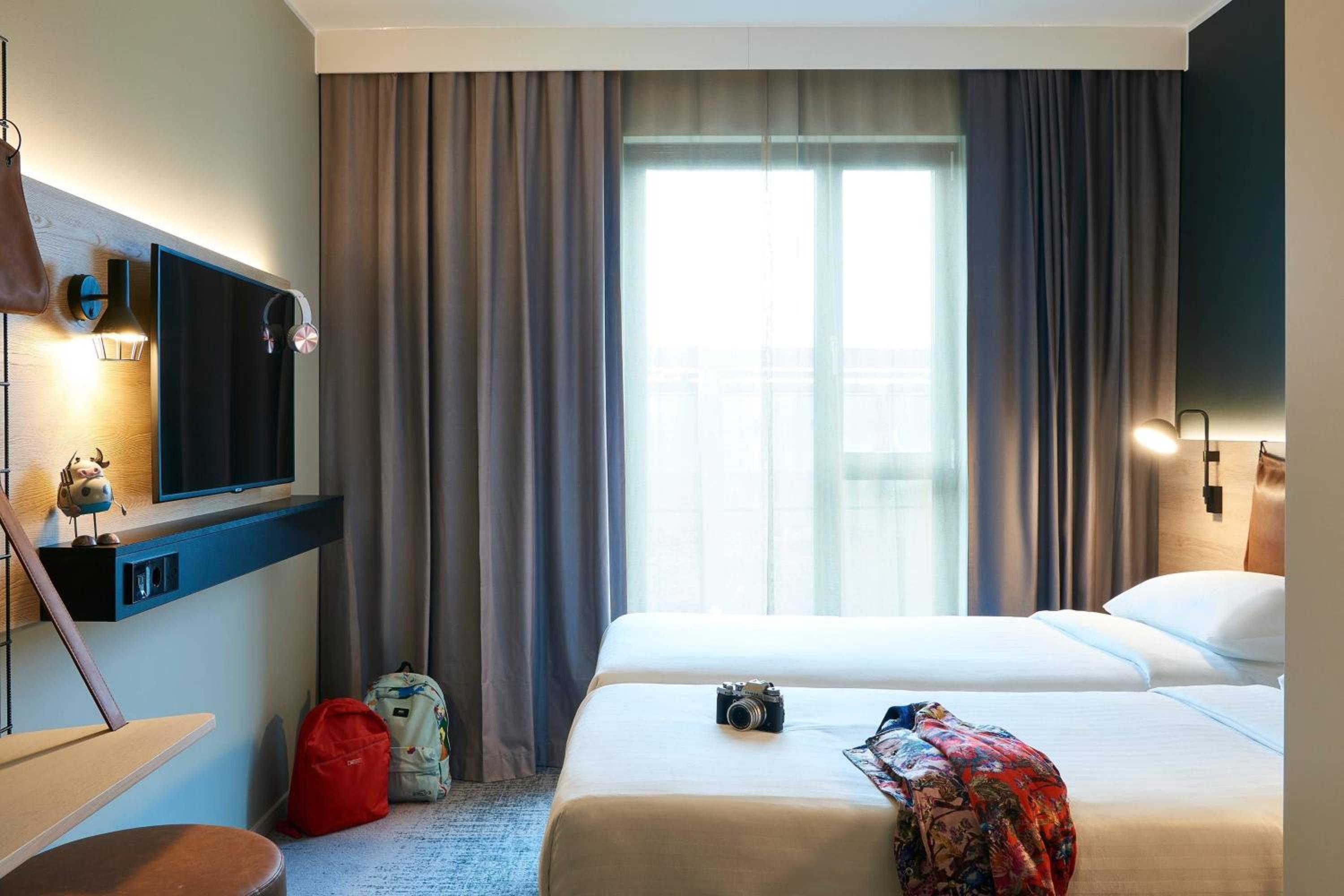 Moxy, Twin Beds