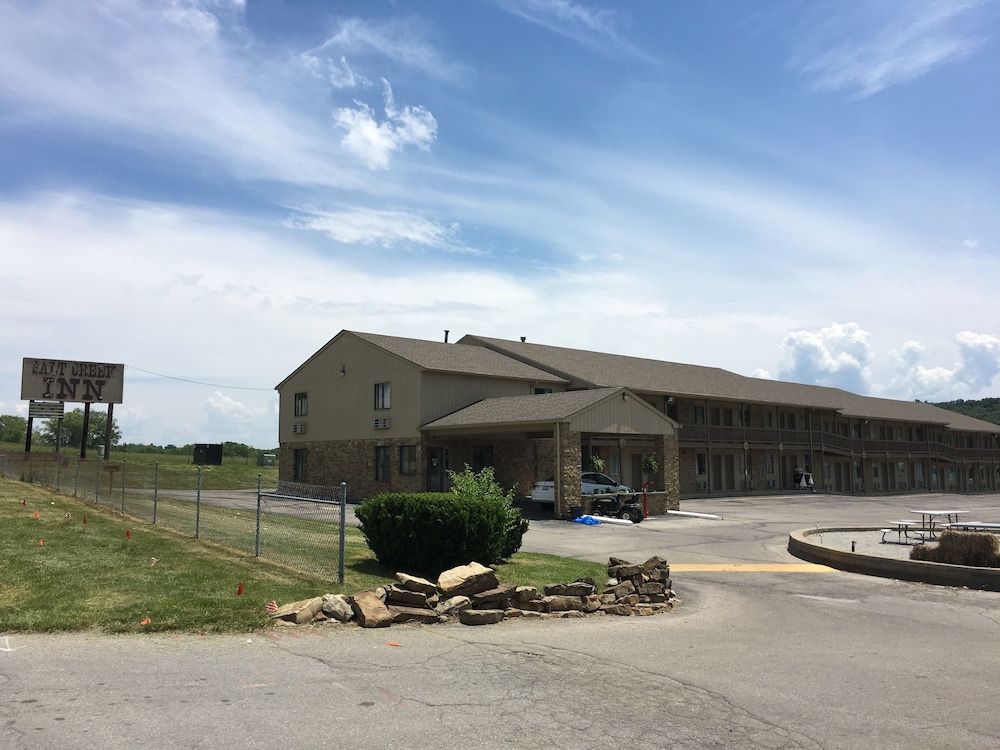 Salt Creek Inn 29/36