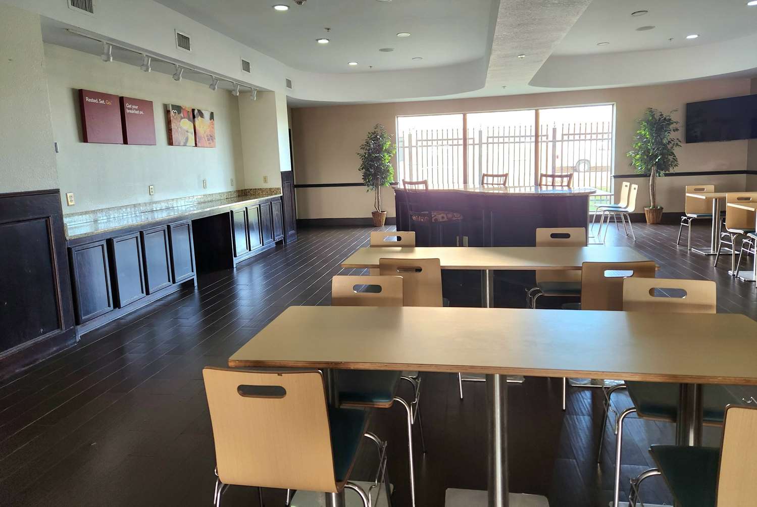 Days Inn and Suites by Wyndham Houston / West Energy Corridor 26/36