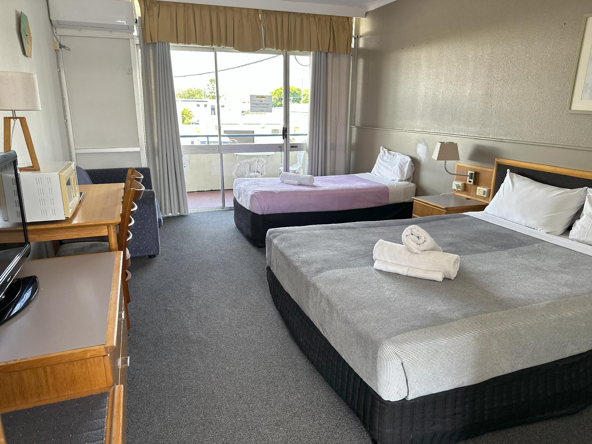 Upstairs, Executive, Queen Bed, Balcony
