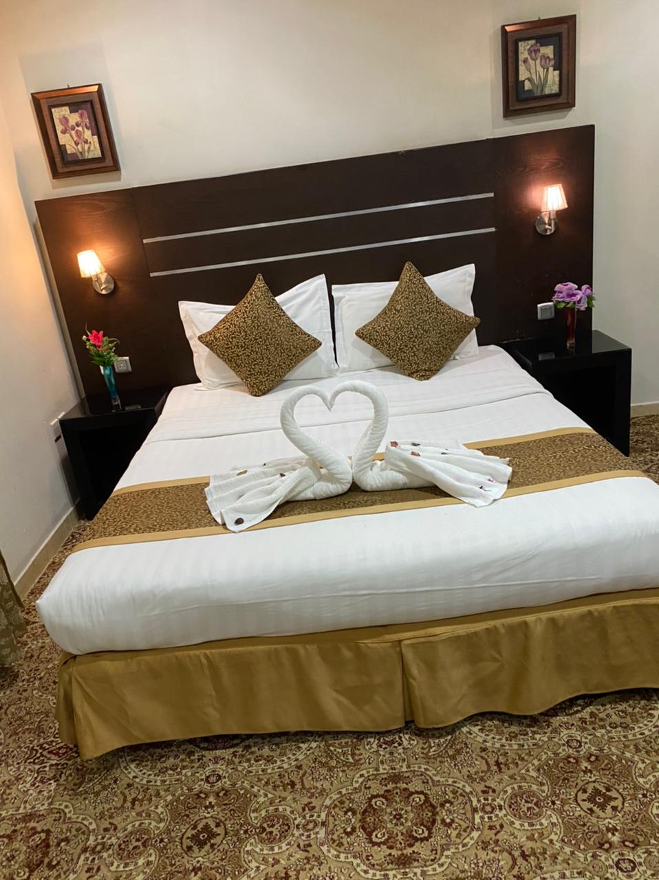 ROOM, SINGLE