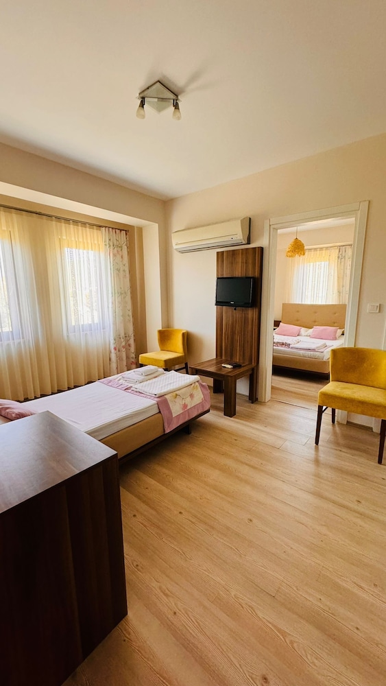 2 BEDROOMS, DELUXE, TRIPLE