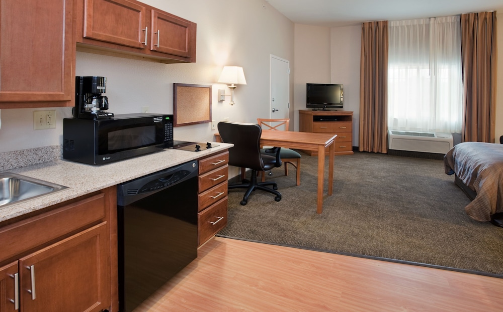 Candlewood Suites Kansas City Northeast 58/73