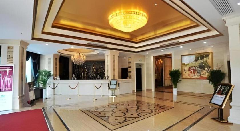 Vienna Hotel (Guilin Qixing Wanda Plaza) 14/48