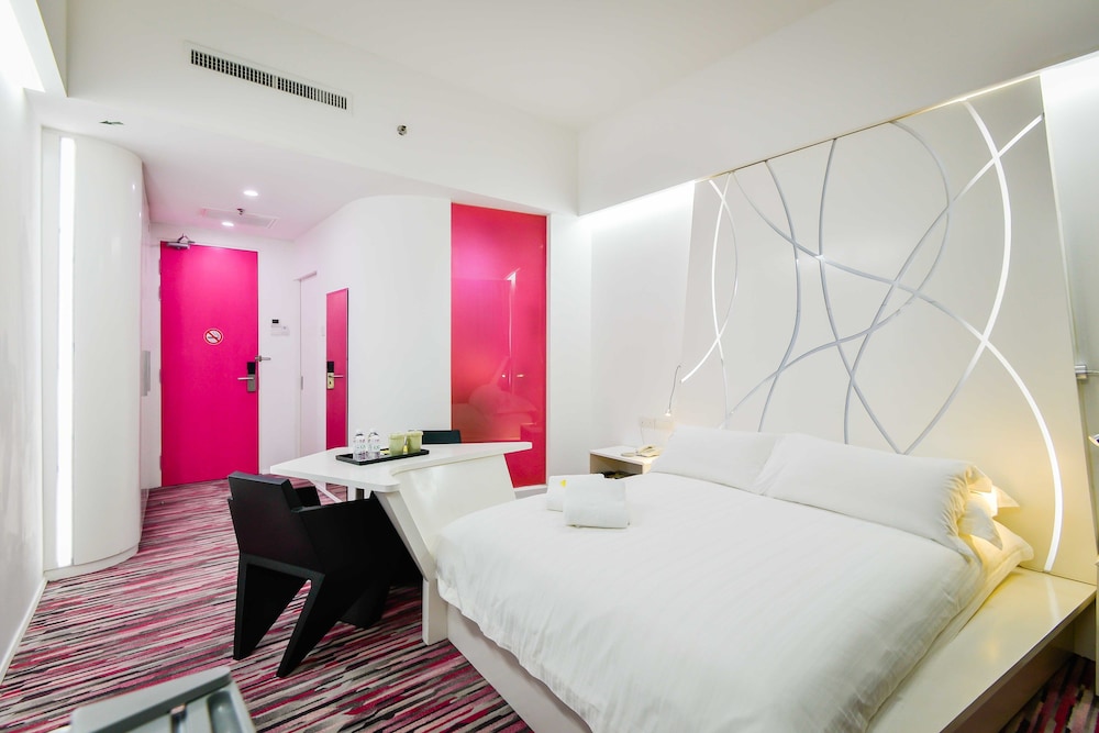 DELUXE, TWIN BEDS