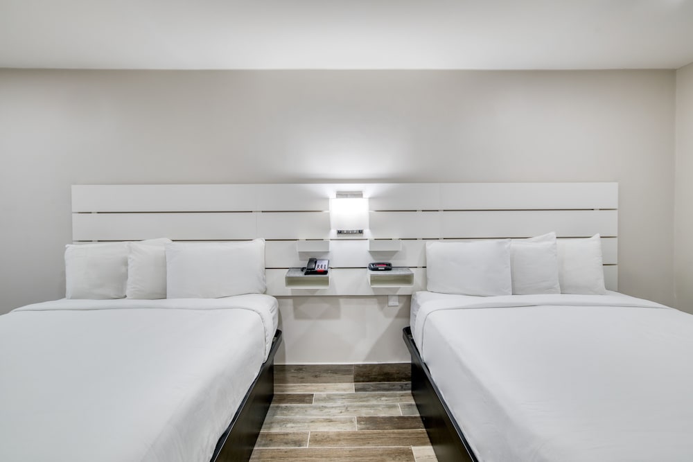 Villa 1565 (ex Howard Johnson Express Inn) 10/39