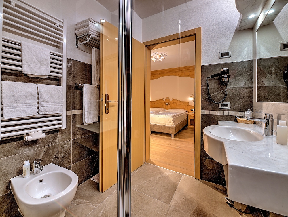 Hotel Madonna Delle Nevi 44/50