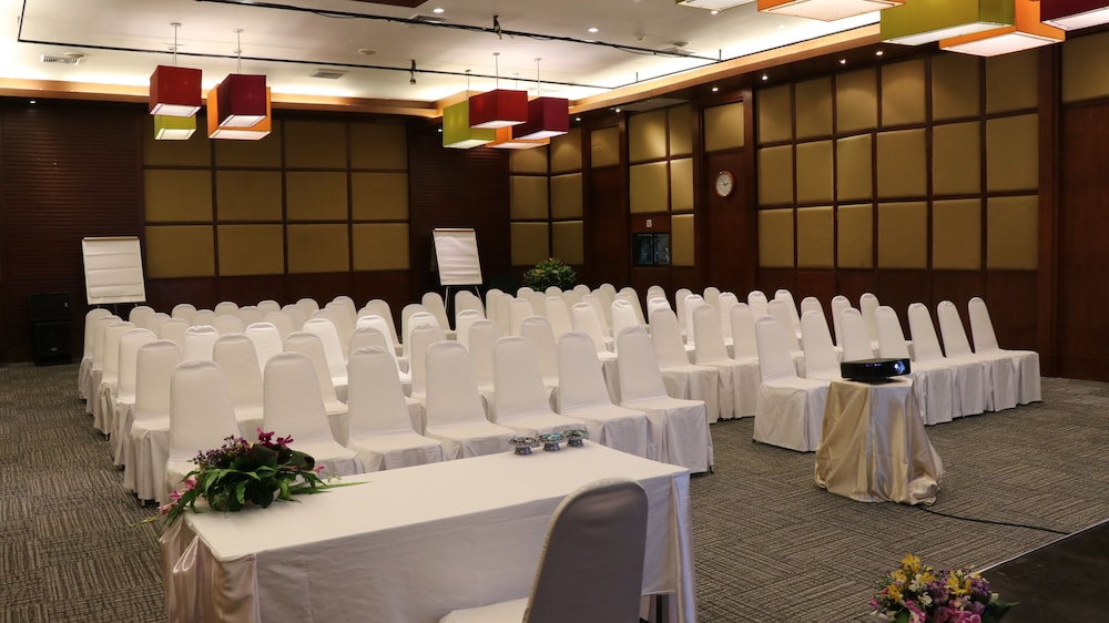 Apsara Beachfront Resort and Villa 110/126