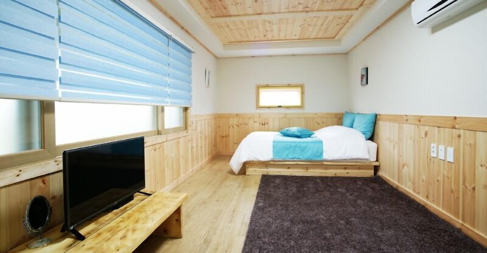 Jeju Gotjawal Geomoon Oreum Pension 14/50
