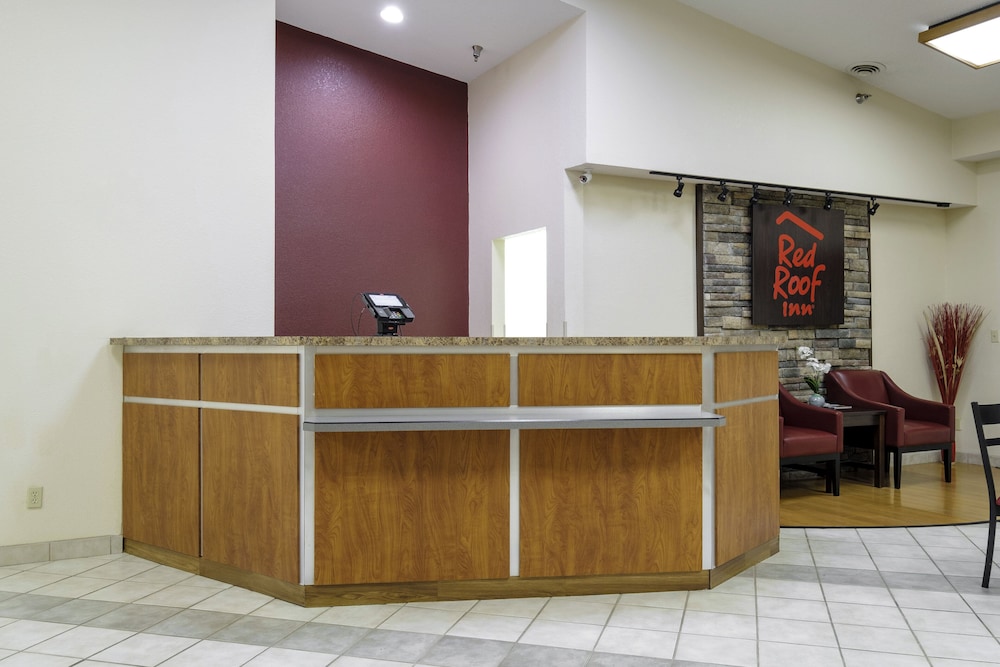 Red Roof Inn Holton 2/18
