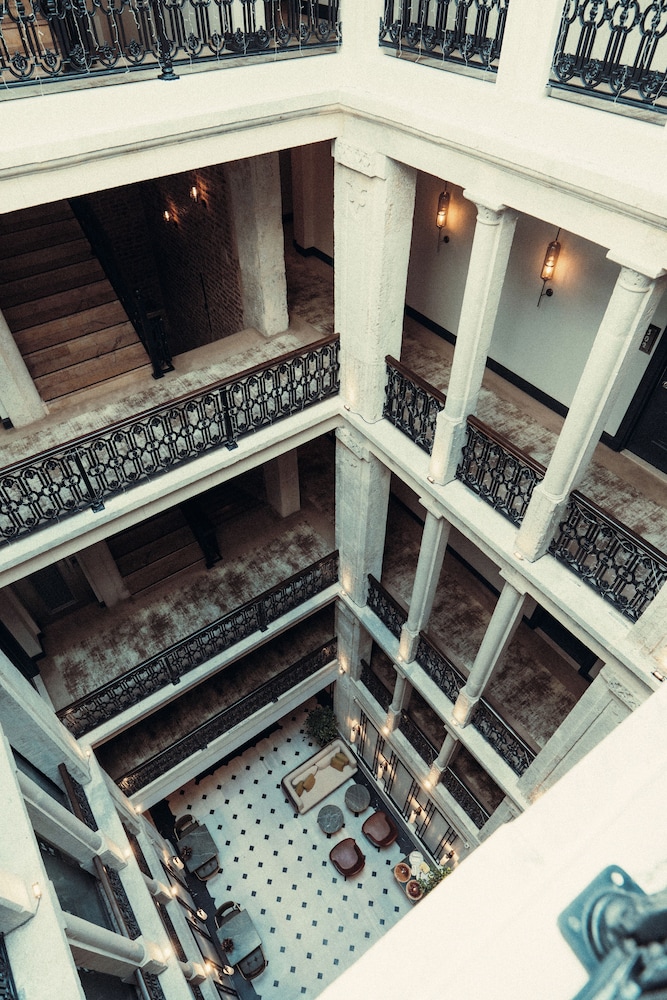 Mest Hotel 1/46
