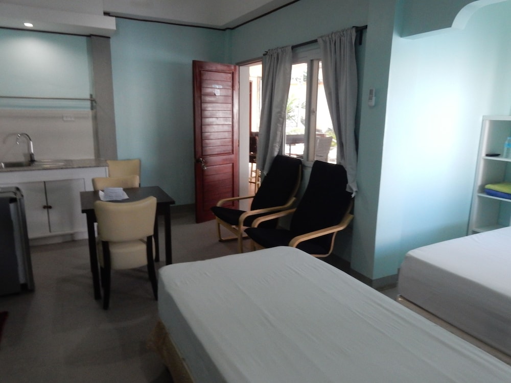 LUXURY, STUDIO, SUITE