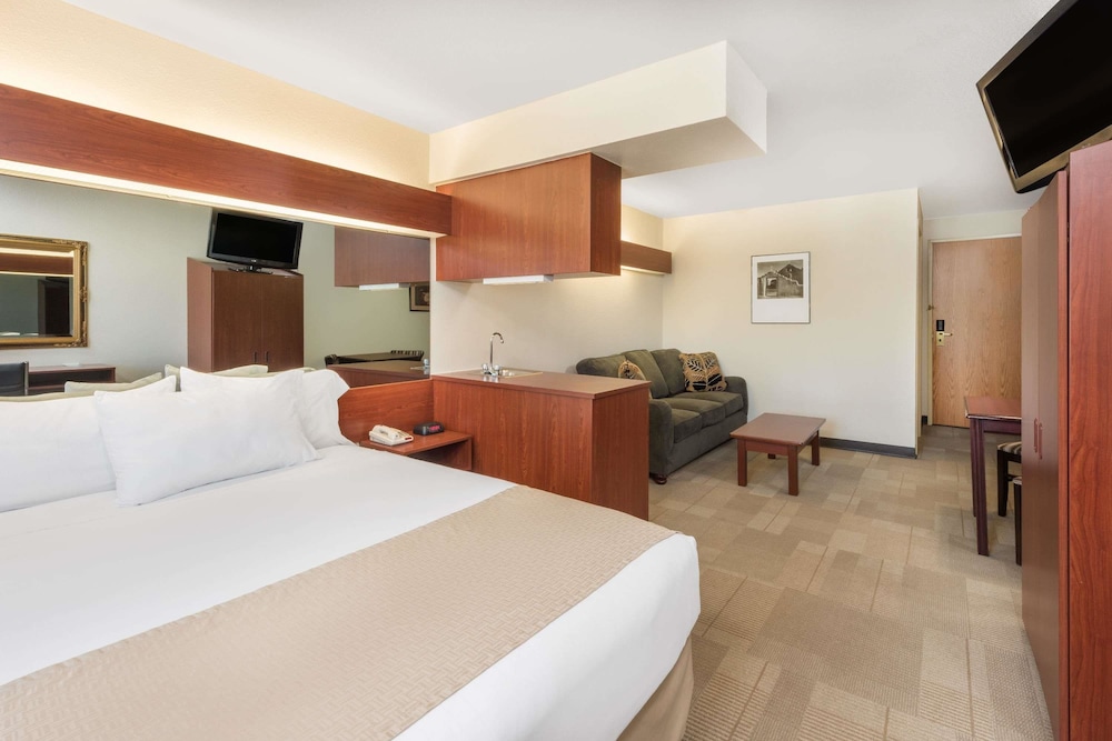 Microtel Inn and Suites by Wyndham Sainte Genevieve 11/25
