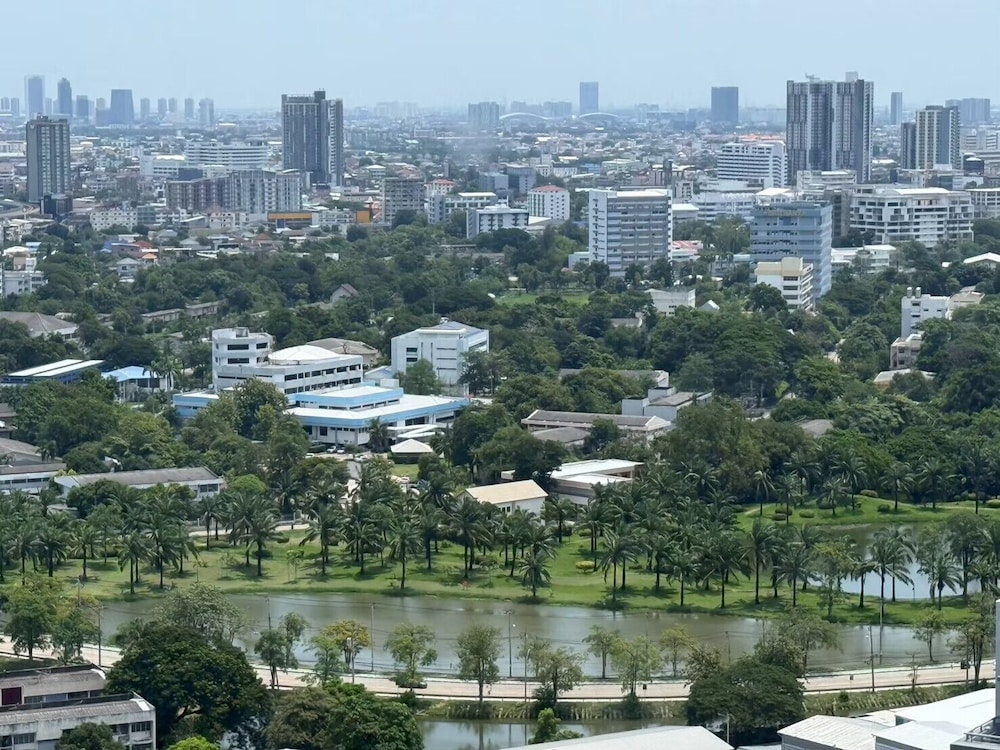 Oakwood Suites Tiwanon Bangkok 43/49