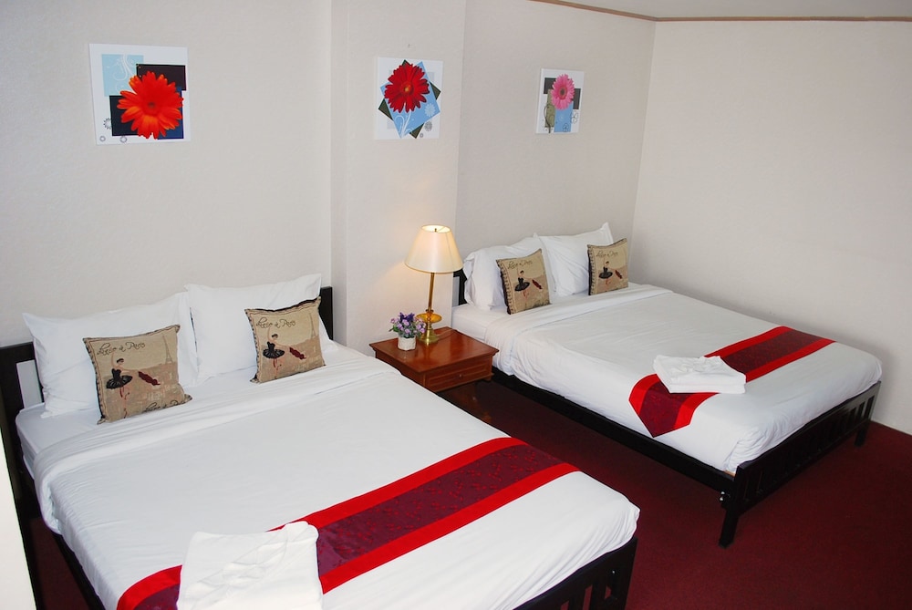 SUITE, TWIN BEDS