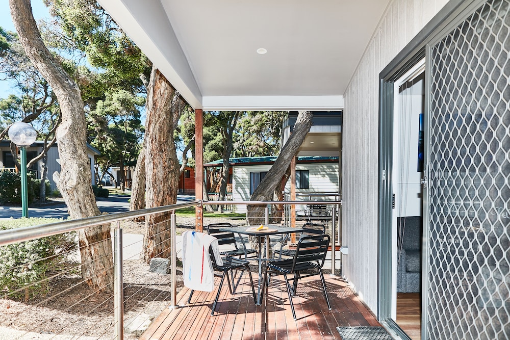 ANGLESEA BEACHFRONT FAMILY CARAVAN PARK 16/50