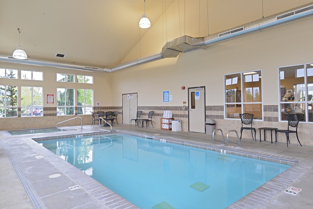 Comfort Inn and Suites McMinnville Wine Country 5/35