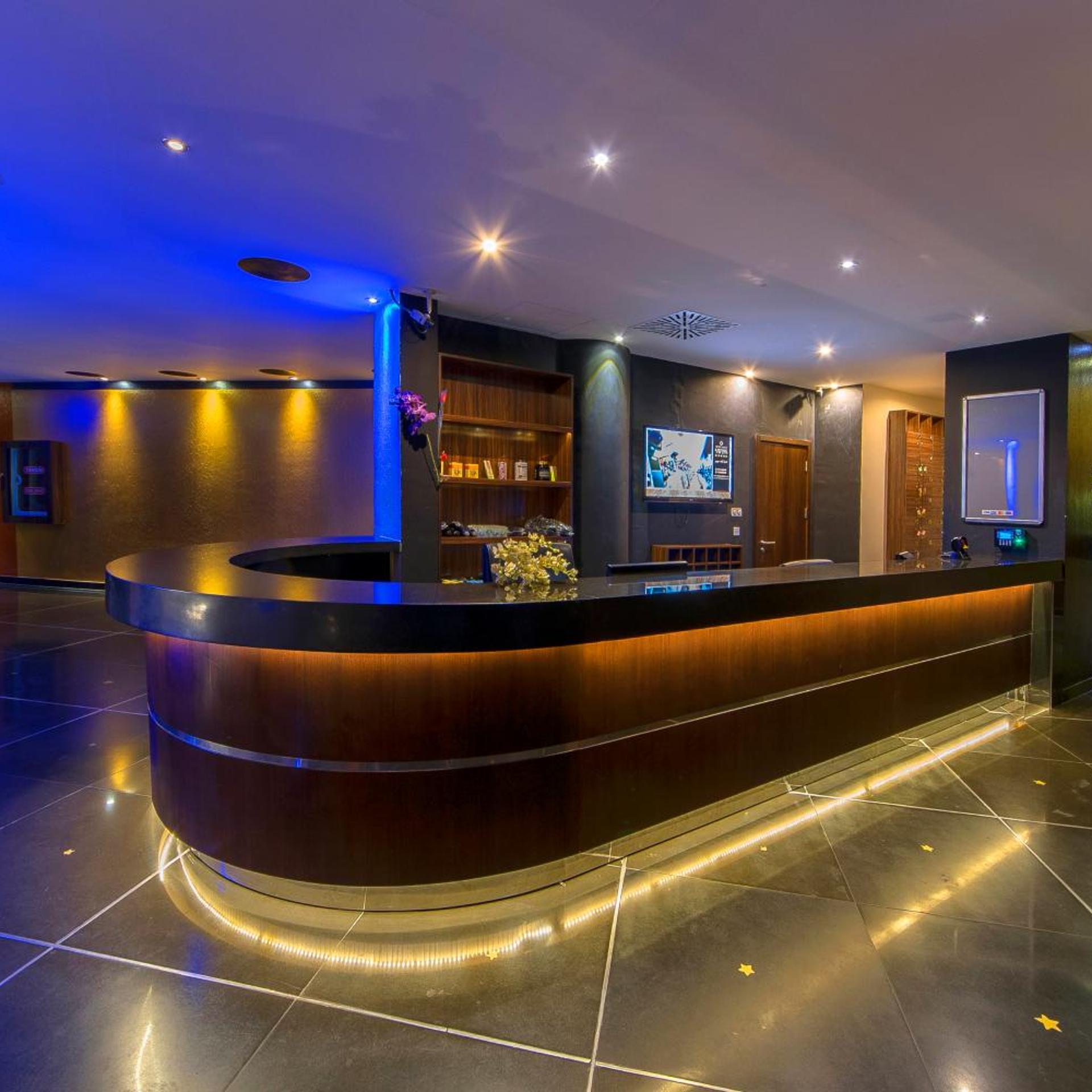 Hotel Grand Swiss 10/64