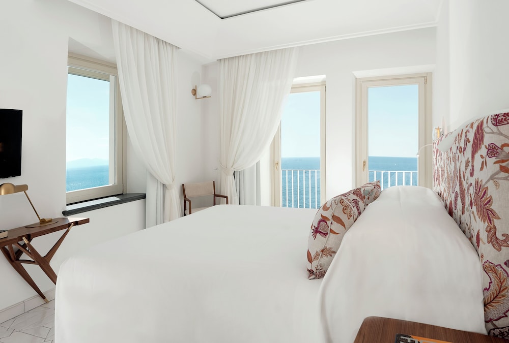 Suite, House, King Bed