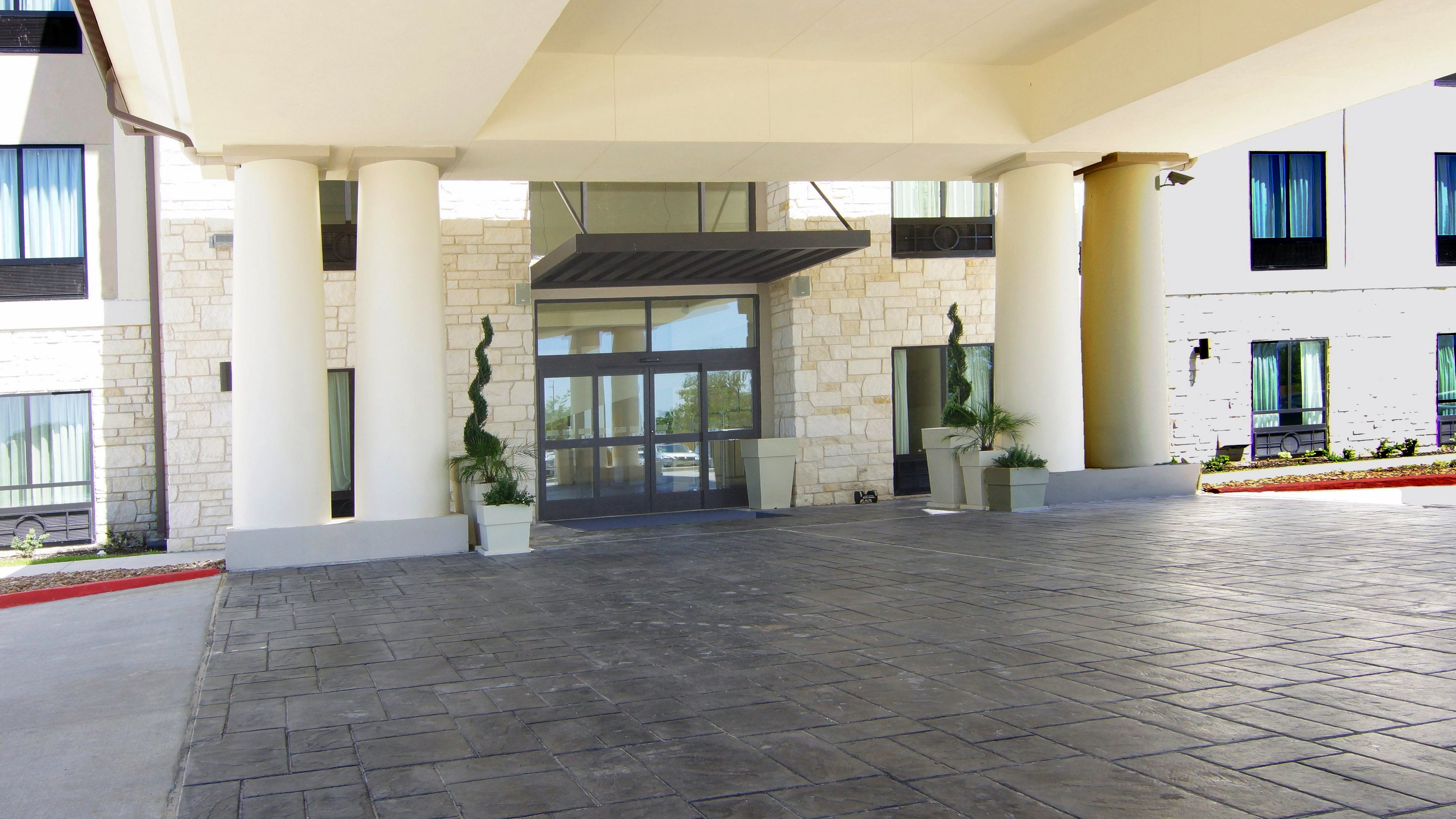 Holiday Inn Express Suites Cuero 49/52