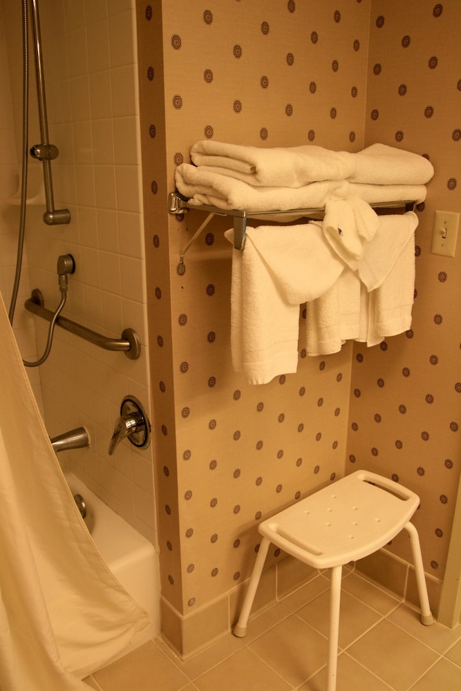 Hampton Inn Clinton, NJ 19/56