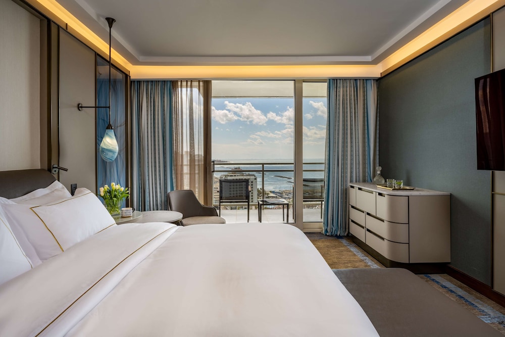 VISTA ROOM, PREMIUM, KING BED, SEA VIEW