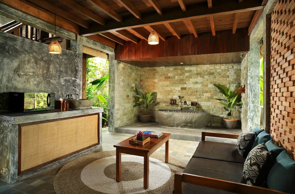 Beehouse Dijiwa Ubud 8/48