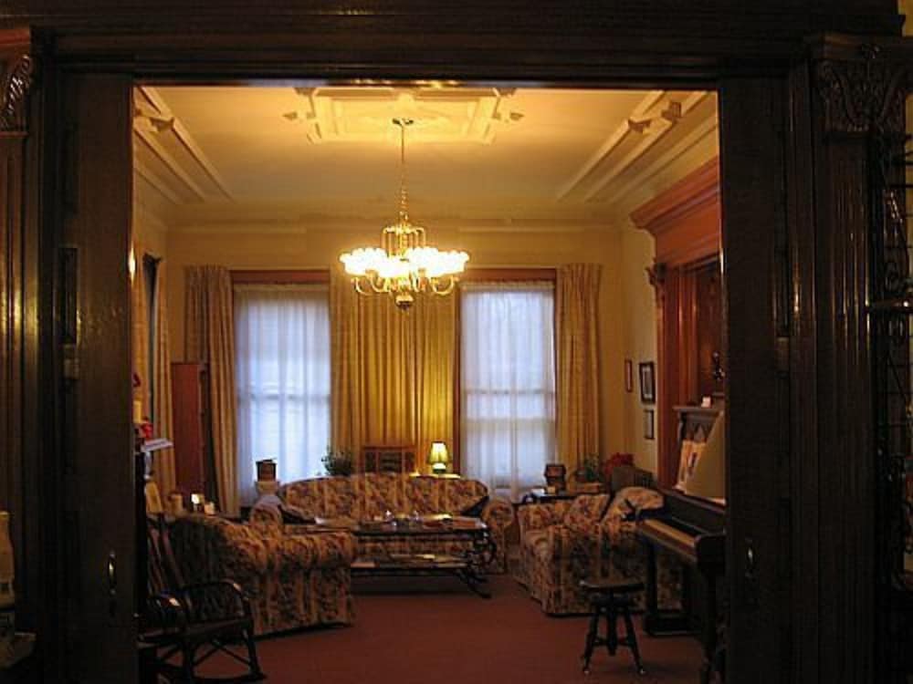 Olde Judge Mansion 18/31