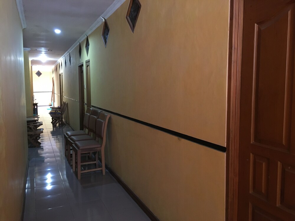 Hotel Alami near Alun-Alun Klaten 26/40