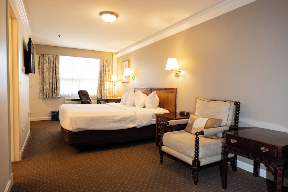 STANDARD, KING BED