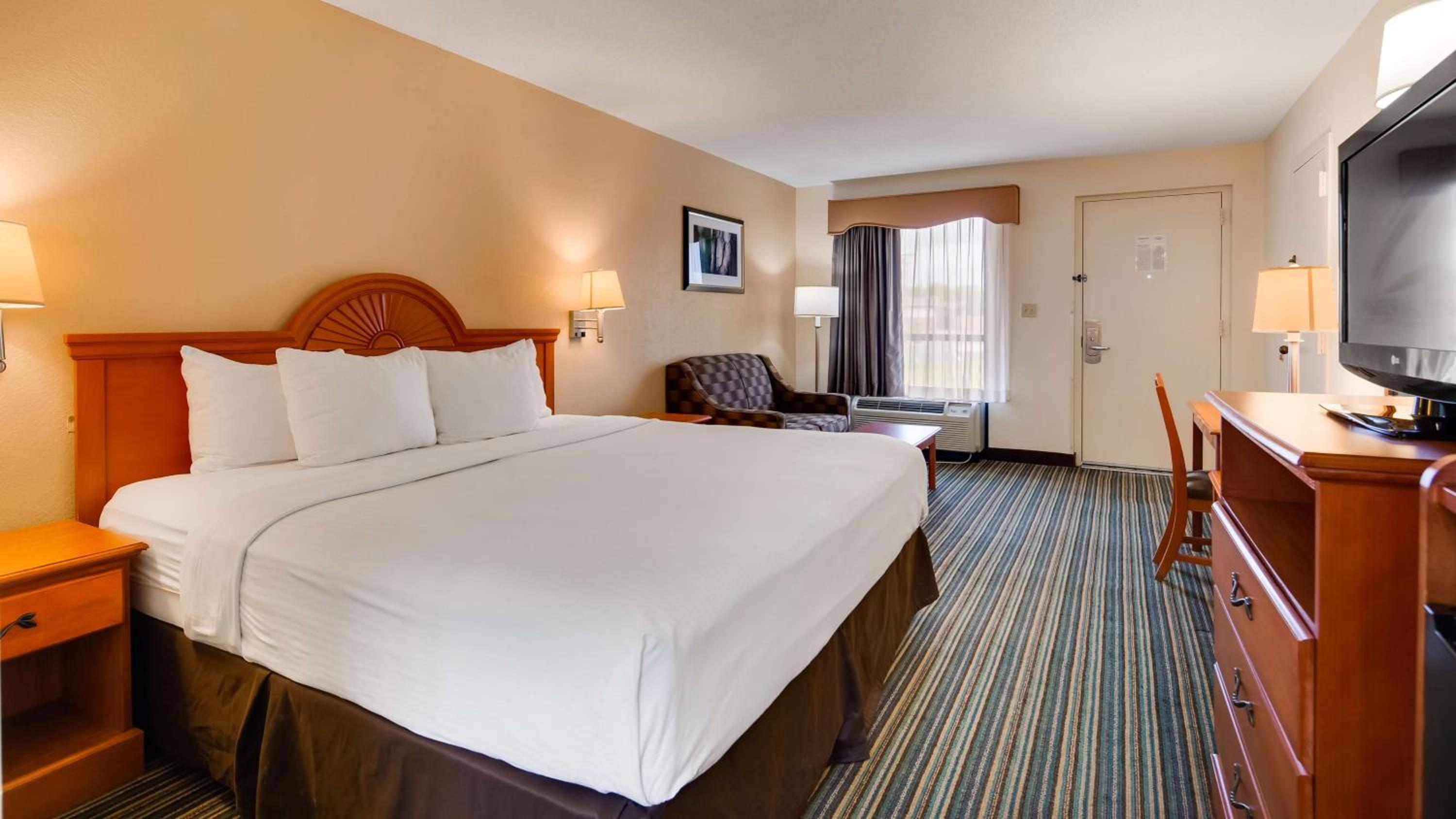 غرفة بسرير كينج يُسمح فيها بالحيوانات الأليفة، Best Western Of Murphy 2/8