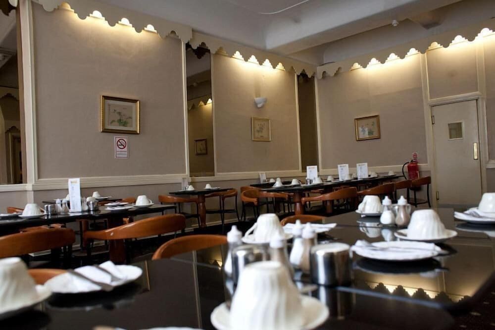 ROSE COURT HOTEL 41/49