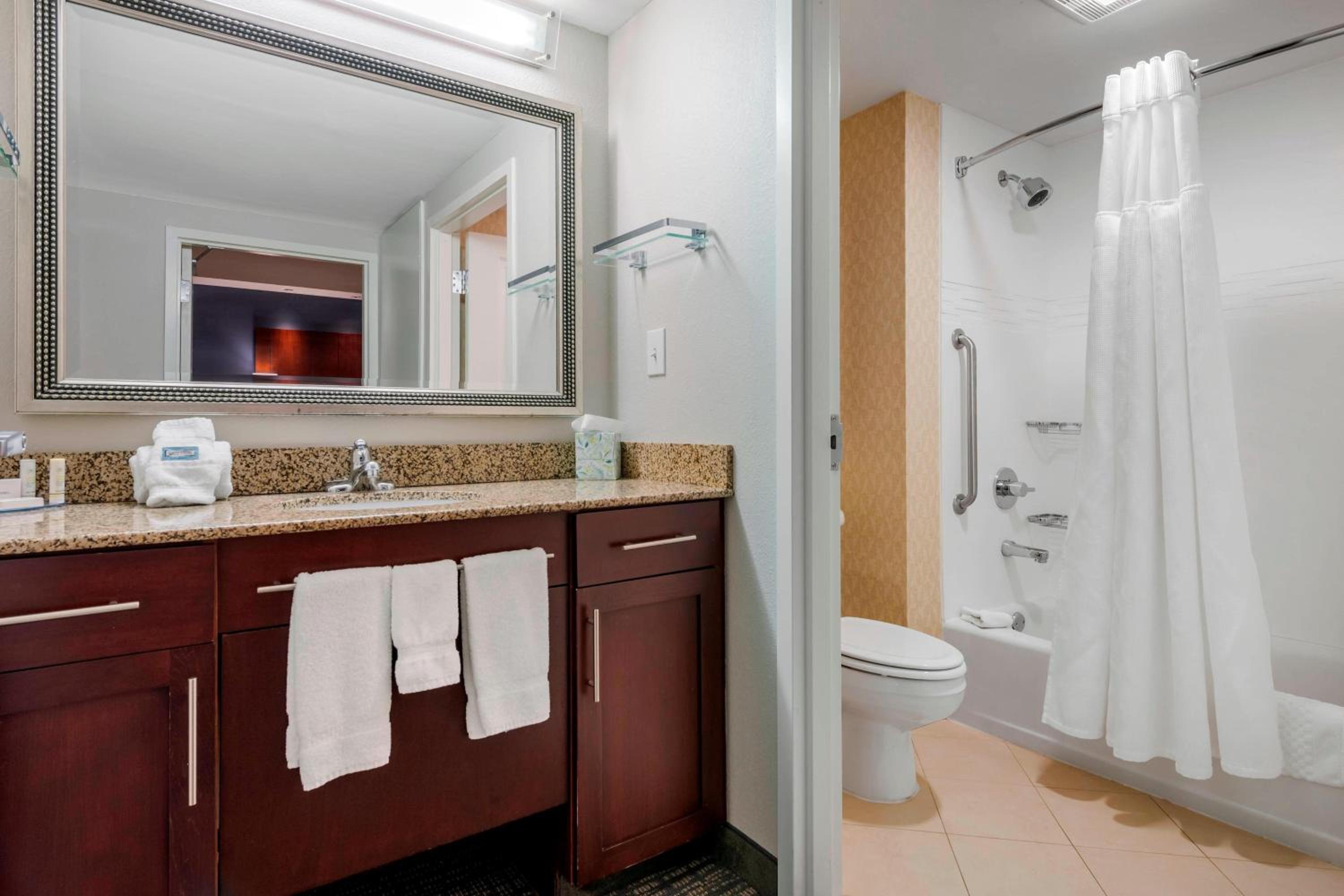 جناح بسريرين كينج بغرفتي نوم مع أريكة، Residence Inn Columbus 4/5