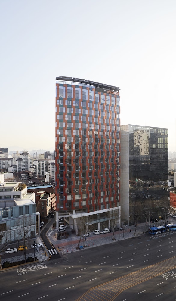 Hotel In 9 5/66
