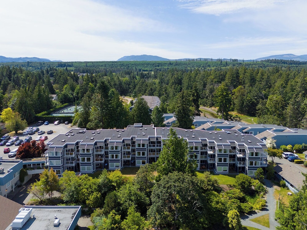 Pacific Shores Resort & Spa 1/48