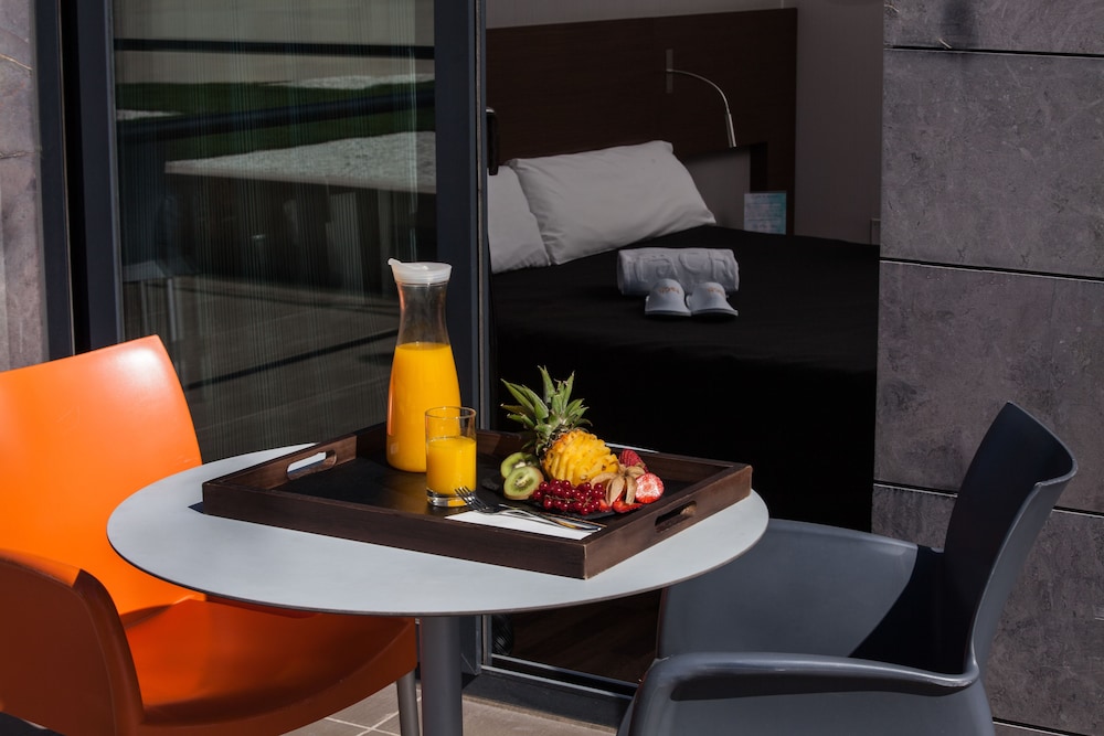 Hotel Tach Madrid Airport 42/59