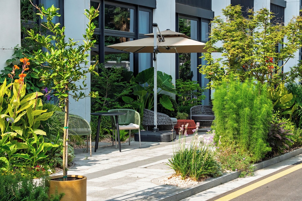 UrCove by Hyatt Nanjing South Railway Station BaiJia Lake 3/50