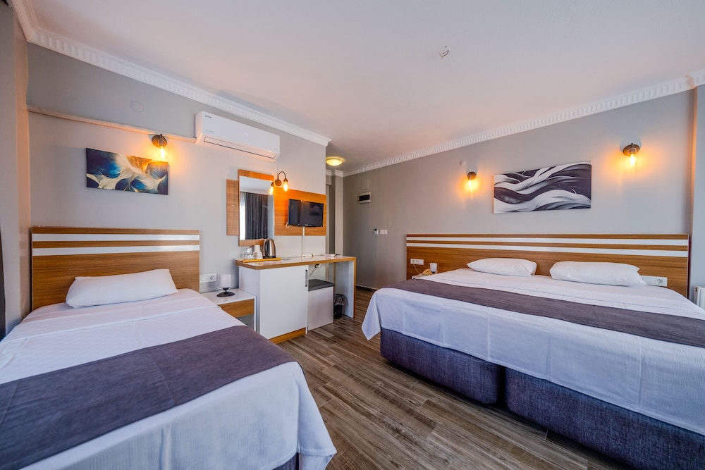 Lopera Beach Hotel 13/50